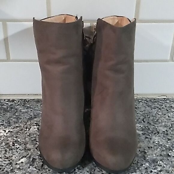 G.C. Shoes Olive Green Suede Tassel Ankle Booties. Sz 6.5 - Picture 3 of 9